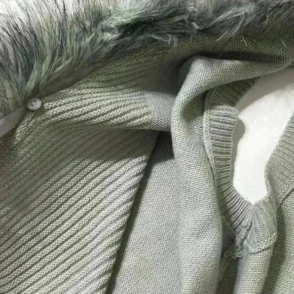 Signature studio gray vest with removable faux fur collar - Picture 2 of 5